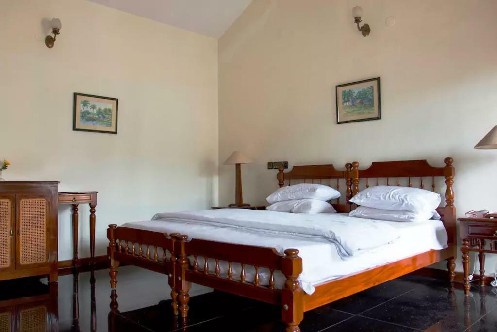 Villa Serena Bangalore Exteriör bild